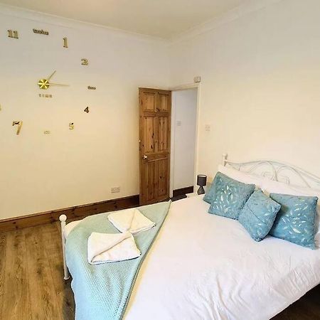 2 Bedroom Victorian Canal Side Terrace House. Hebden Bridge Exterior foto
