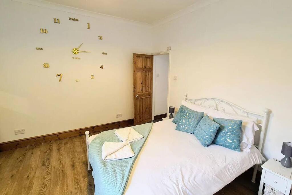 2 Bedroom Victorian Canal Side Terrace House. Hebden Bridge Exterior foto